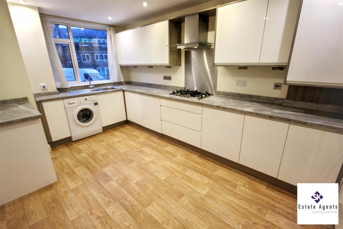 House Green Oak Crescent in Sheffield