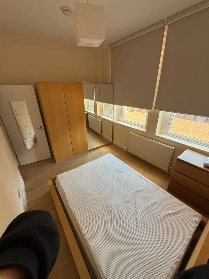 Flat Newburgh Road in Greater London