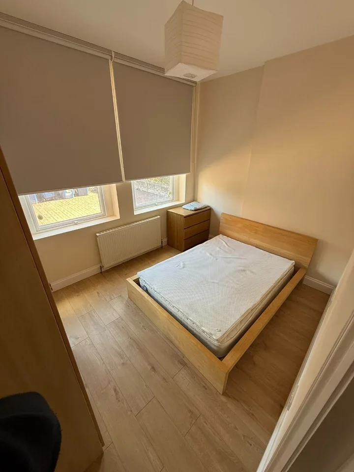 Flat Newburgh Road in Greater London