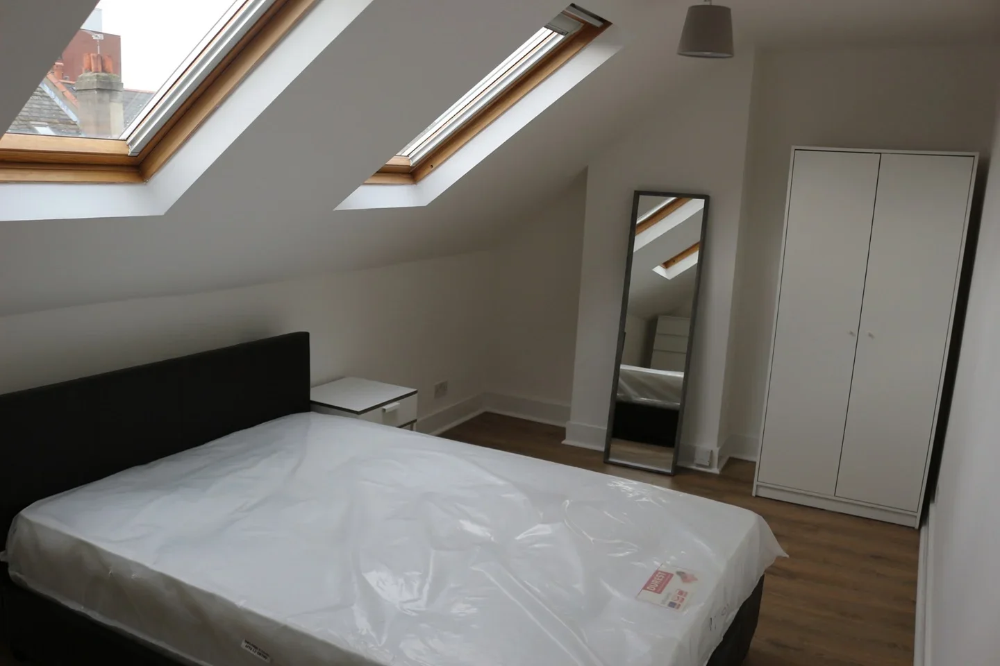 Flat Gilbey Road in Greater London