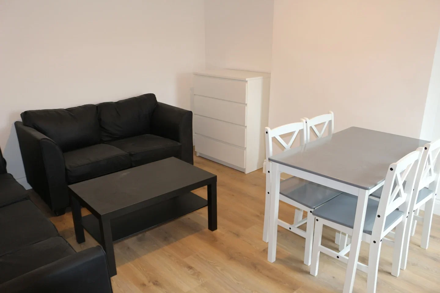 Flat Gilbey Road in Greater London