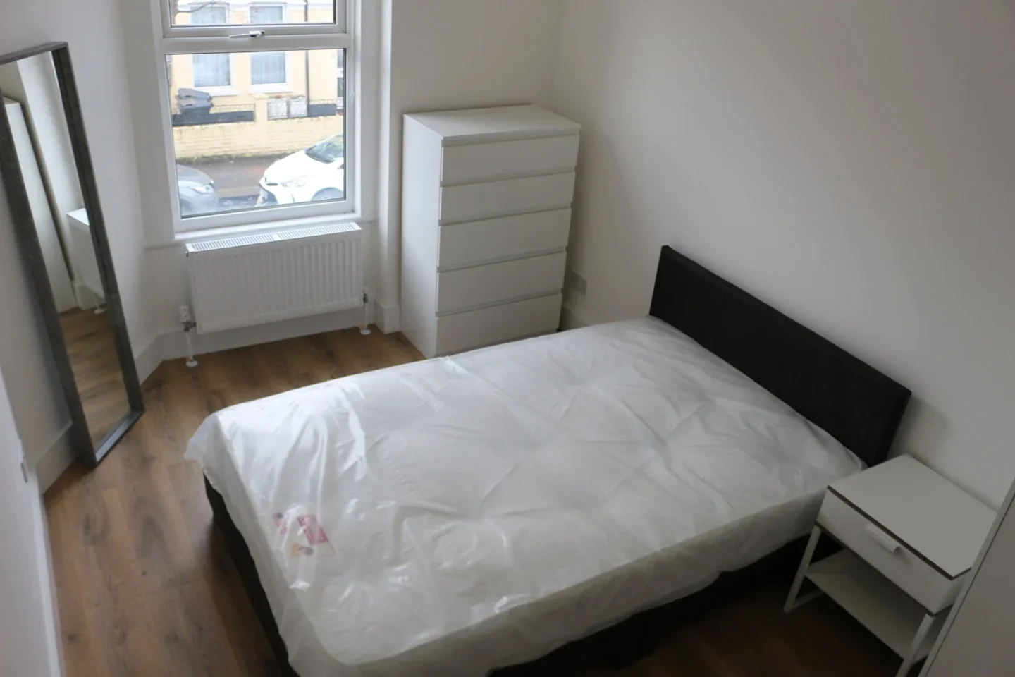 Flat Gilbey Road in Greater London