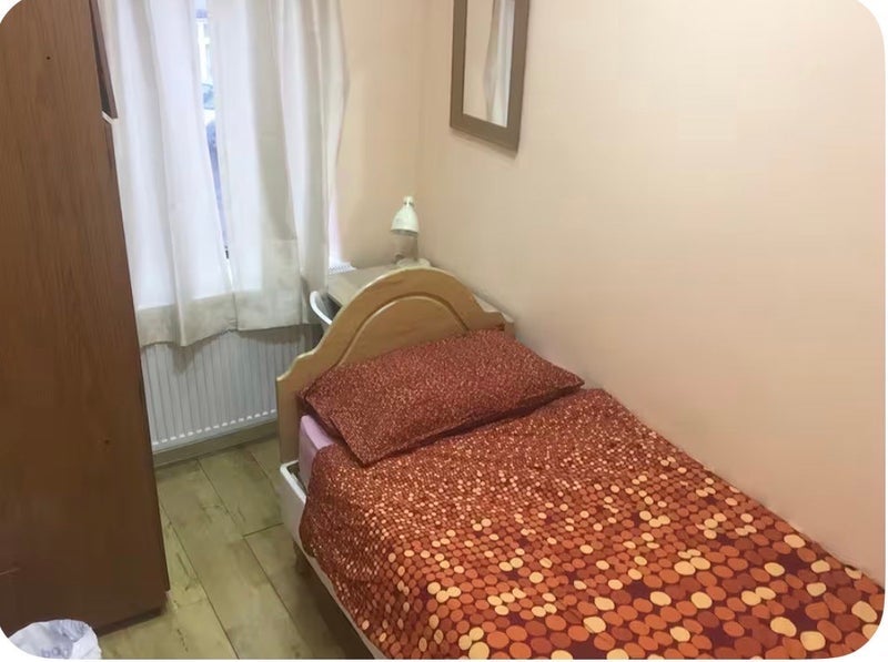 Room Park Avenue in Greater London