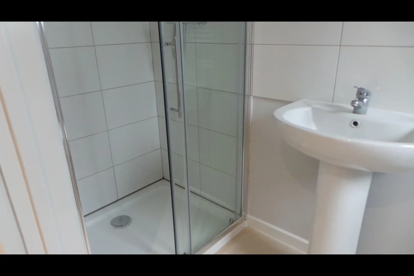 Room Vartry Road in Greater London