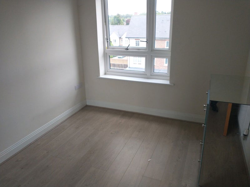 Room Grebe Way in Maidenhead