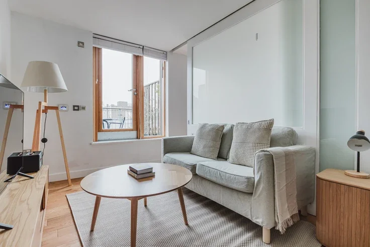 Flat Drysdale Street in Greater London