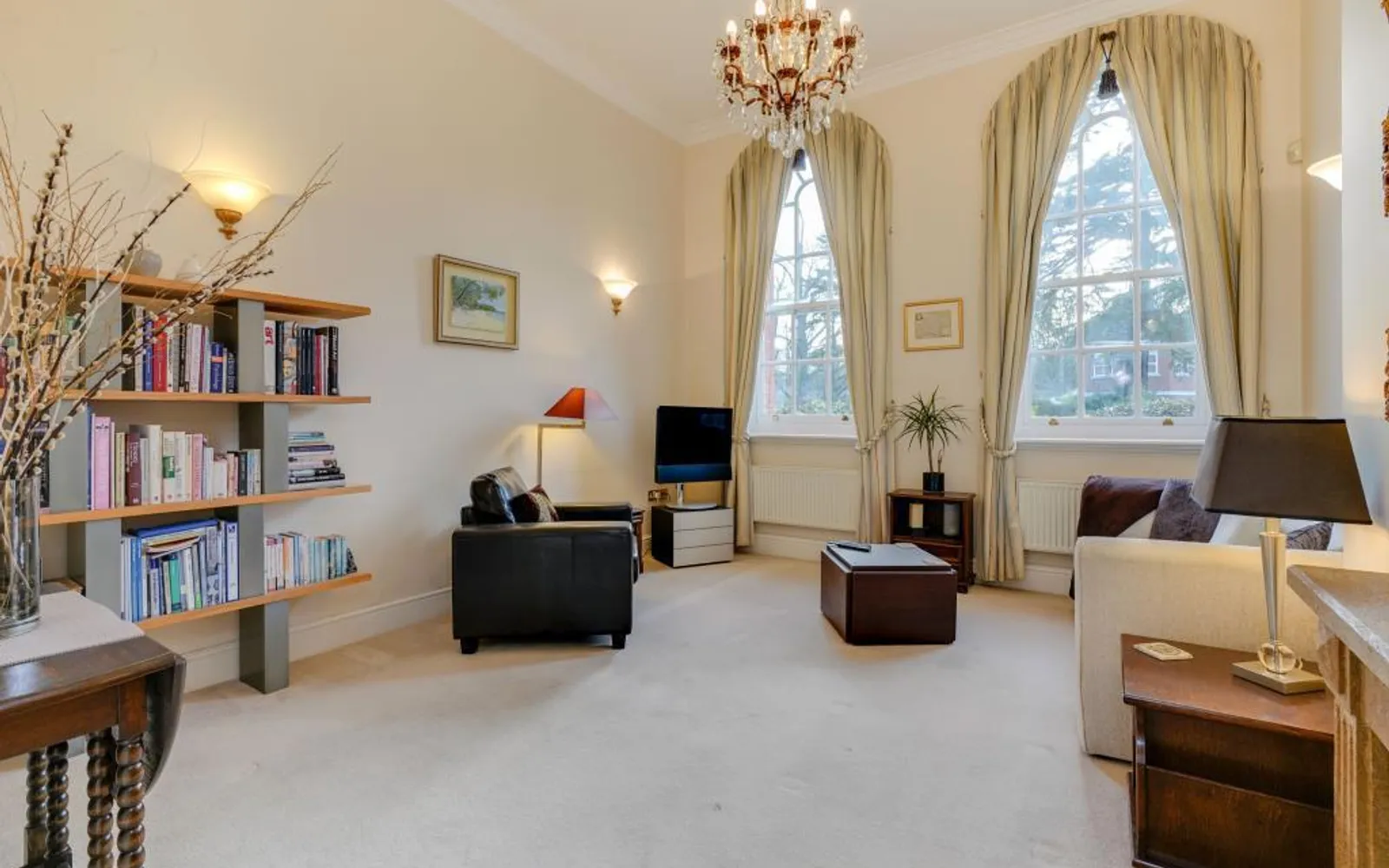 Flat Ellesmere Place in Elmbridge