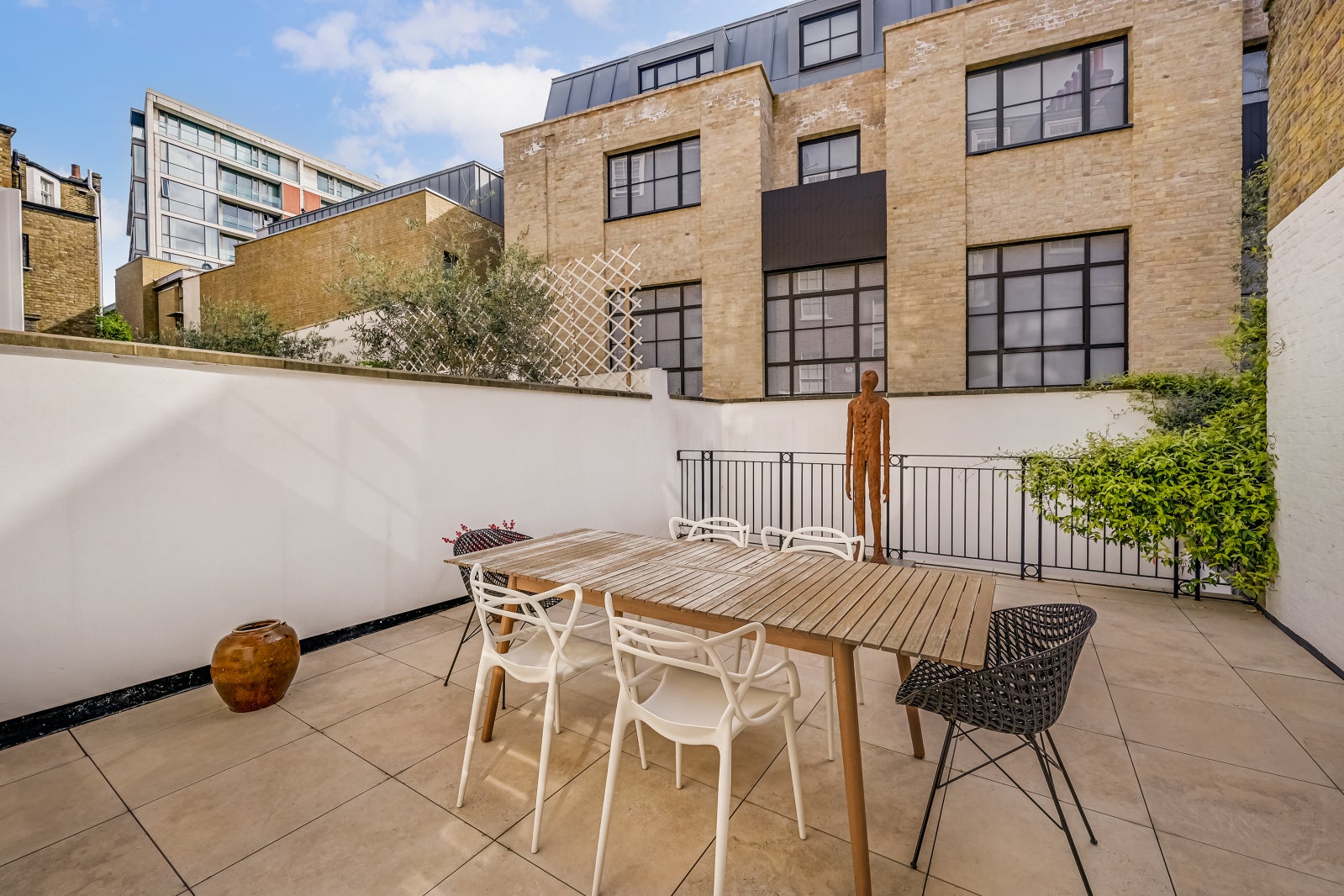 House Trevor Square in City of Westminster