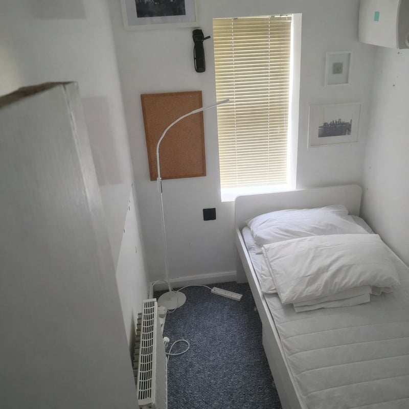 Room Haling Road in Greater London