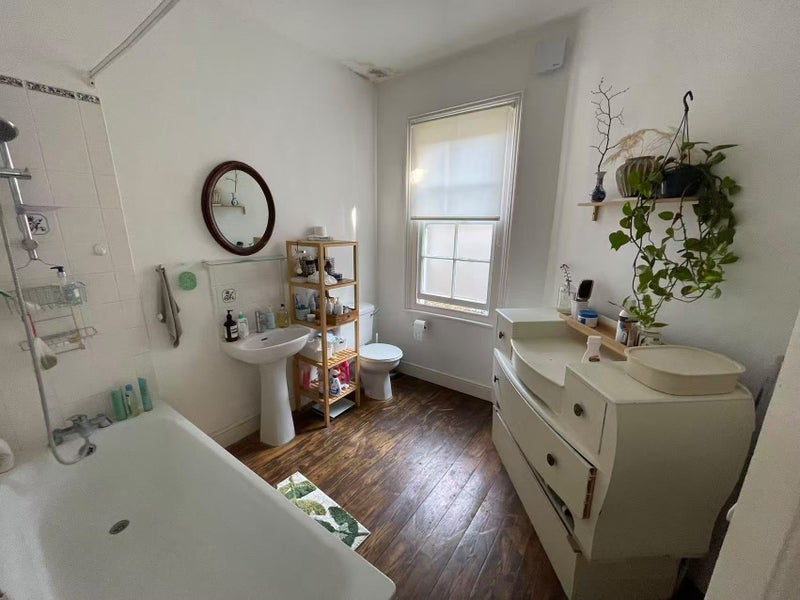 Room Canon Beck Road in Greater London