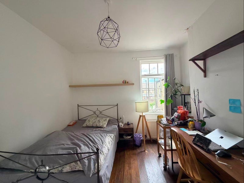 Room Canon Beck Road in Greater London