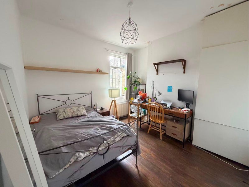Room Canon Beck Road in Greater London