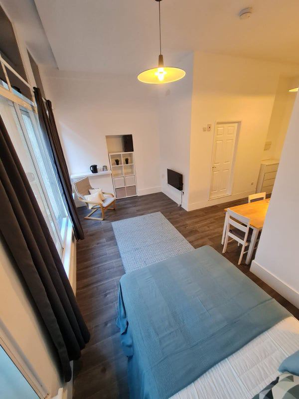 Room Farringdon Road in Greater London