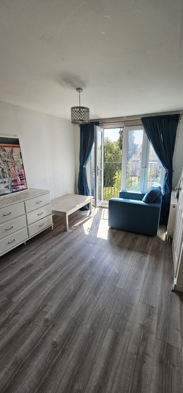 Room Hatherley Gardens in Greater London