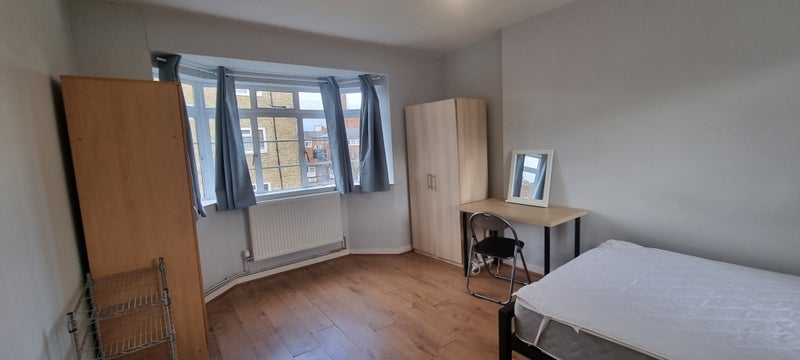 Room Fanshaw Street in Greater London