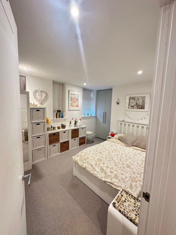 Flat Lisgar Terrace in Greater London