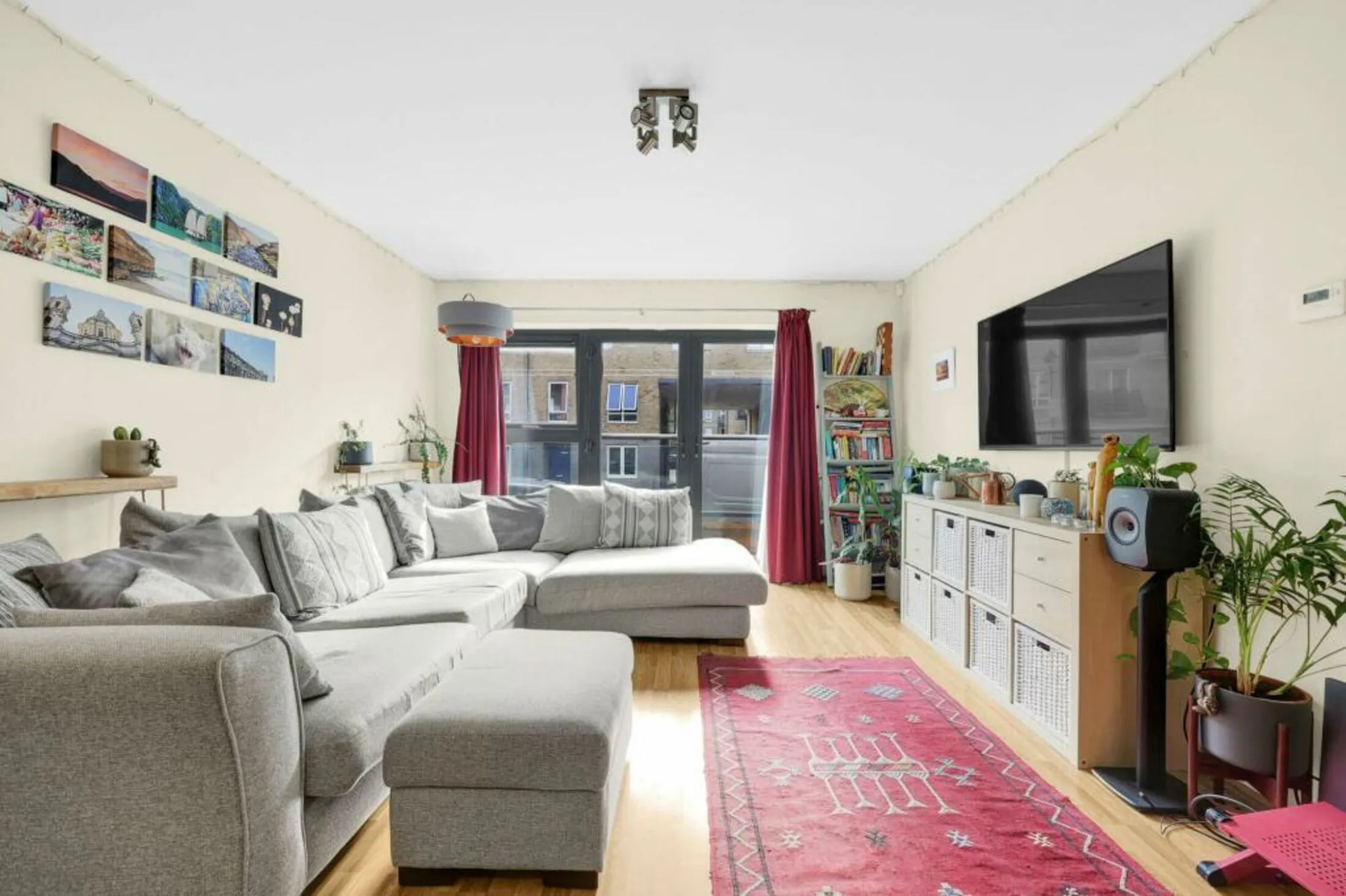 Flat Ordell Road in Greater London