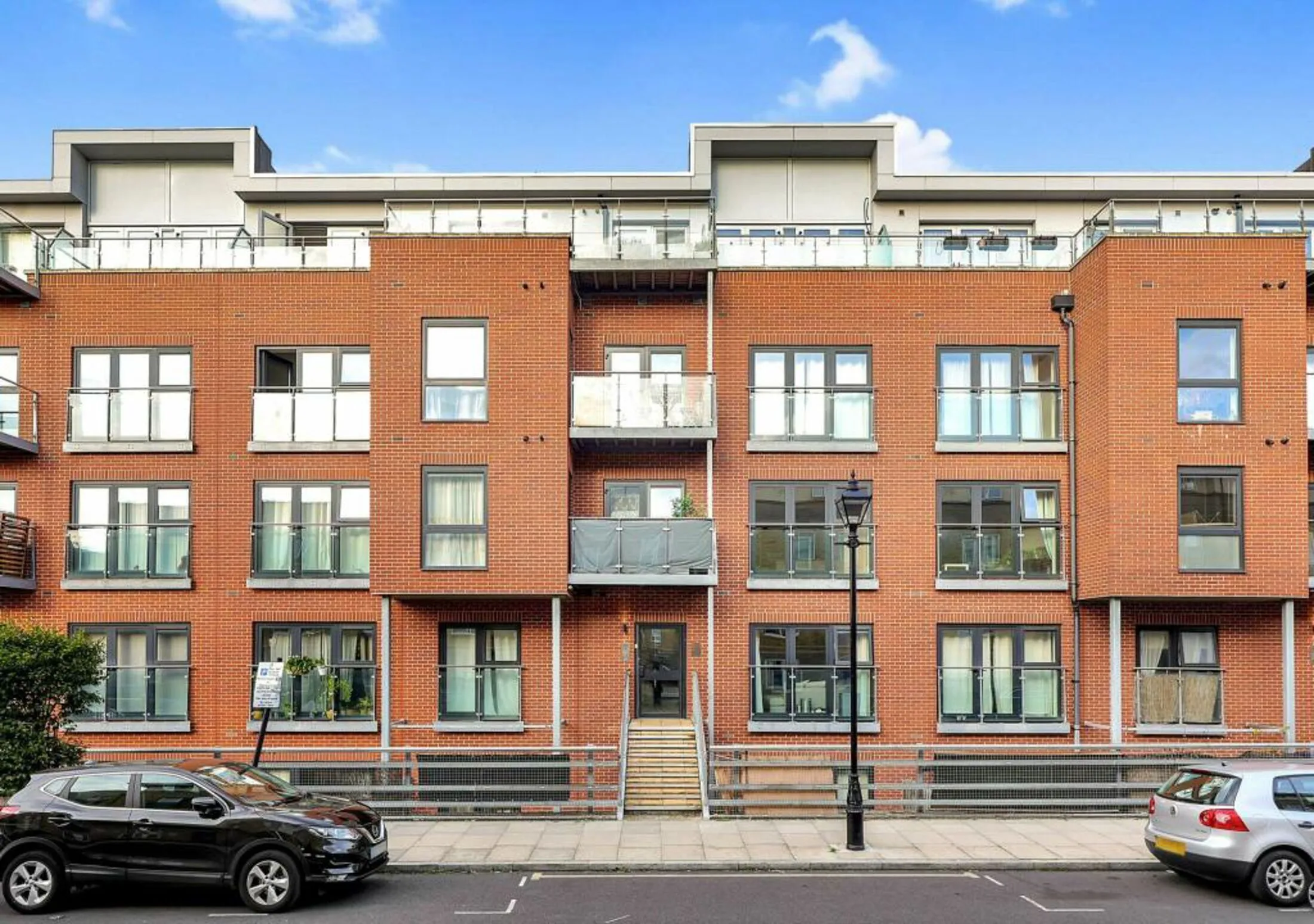 Flat Ordell Road in Greater London