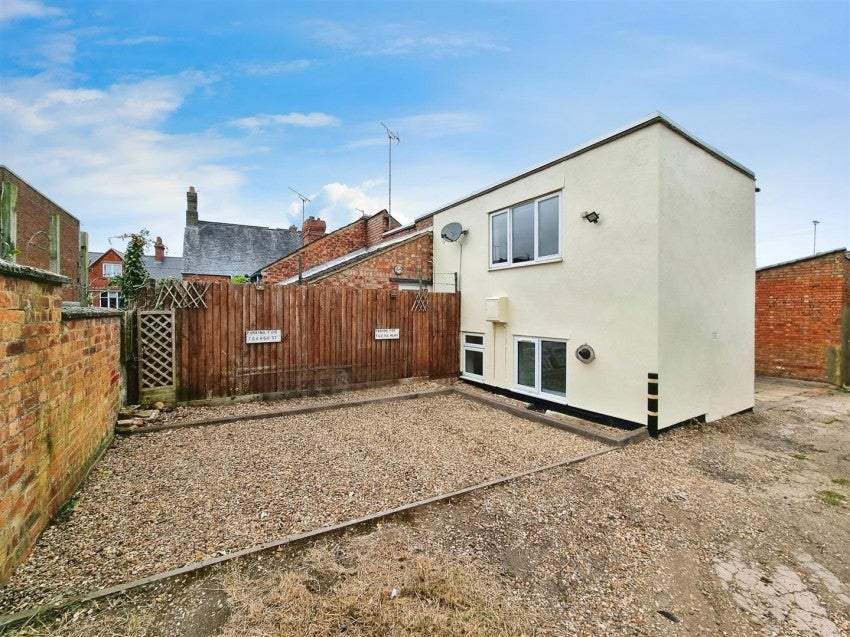 House Victoria Road in Rushden