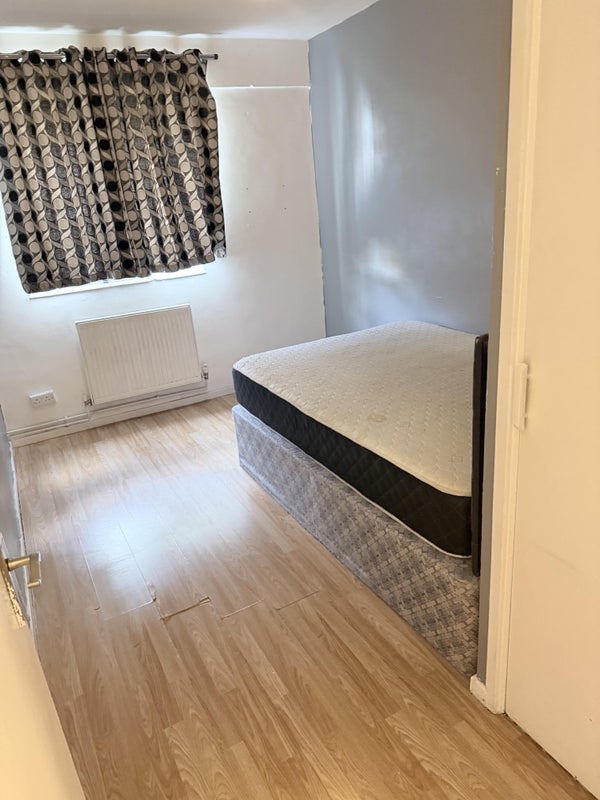 Room Clapham Manor Street in Greater London
