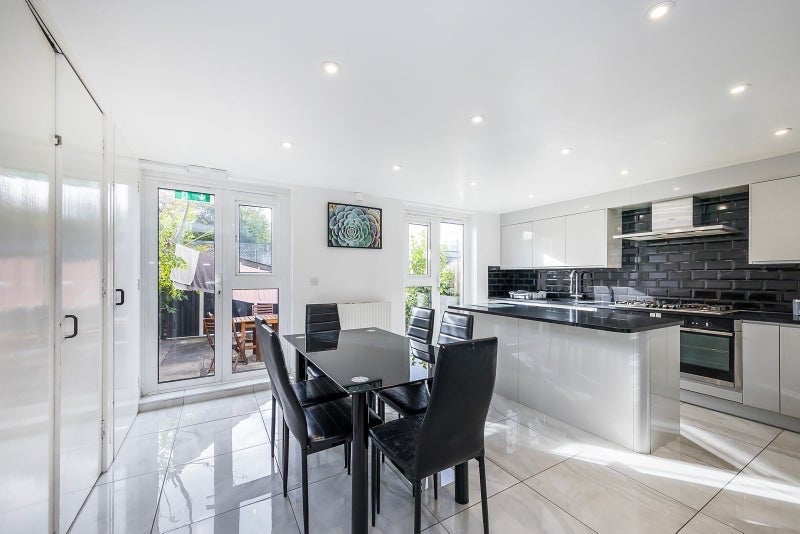 Room Whitechapel Road in Greater London