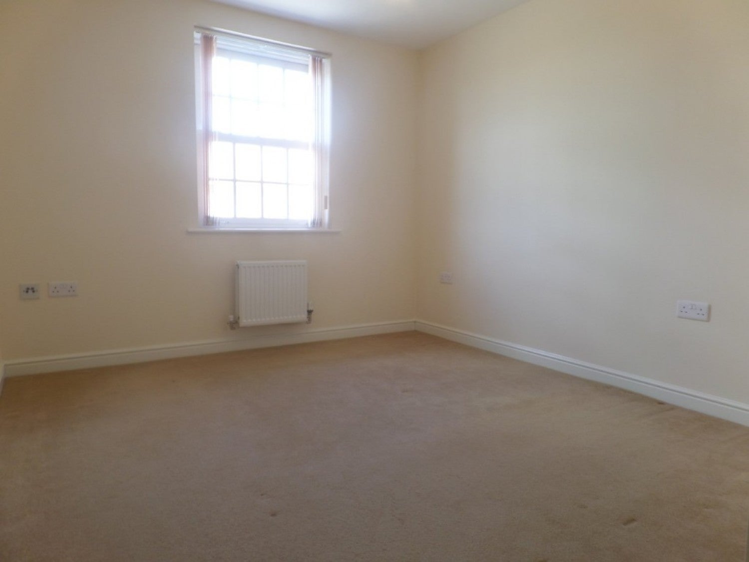 Flat Greenkeepers Road in Great Denham