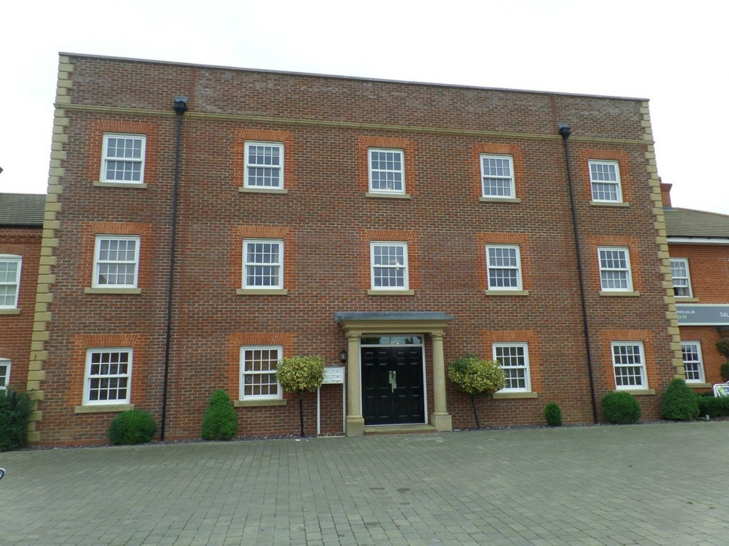Flat Greenkeepers Road in Great Denham