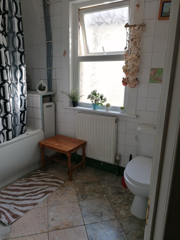 Room Honley Road in Greater London