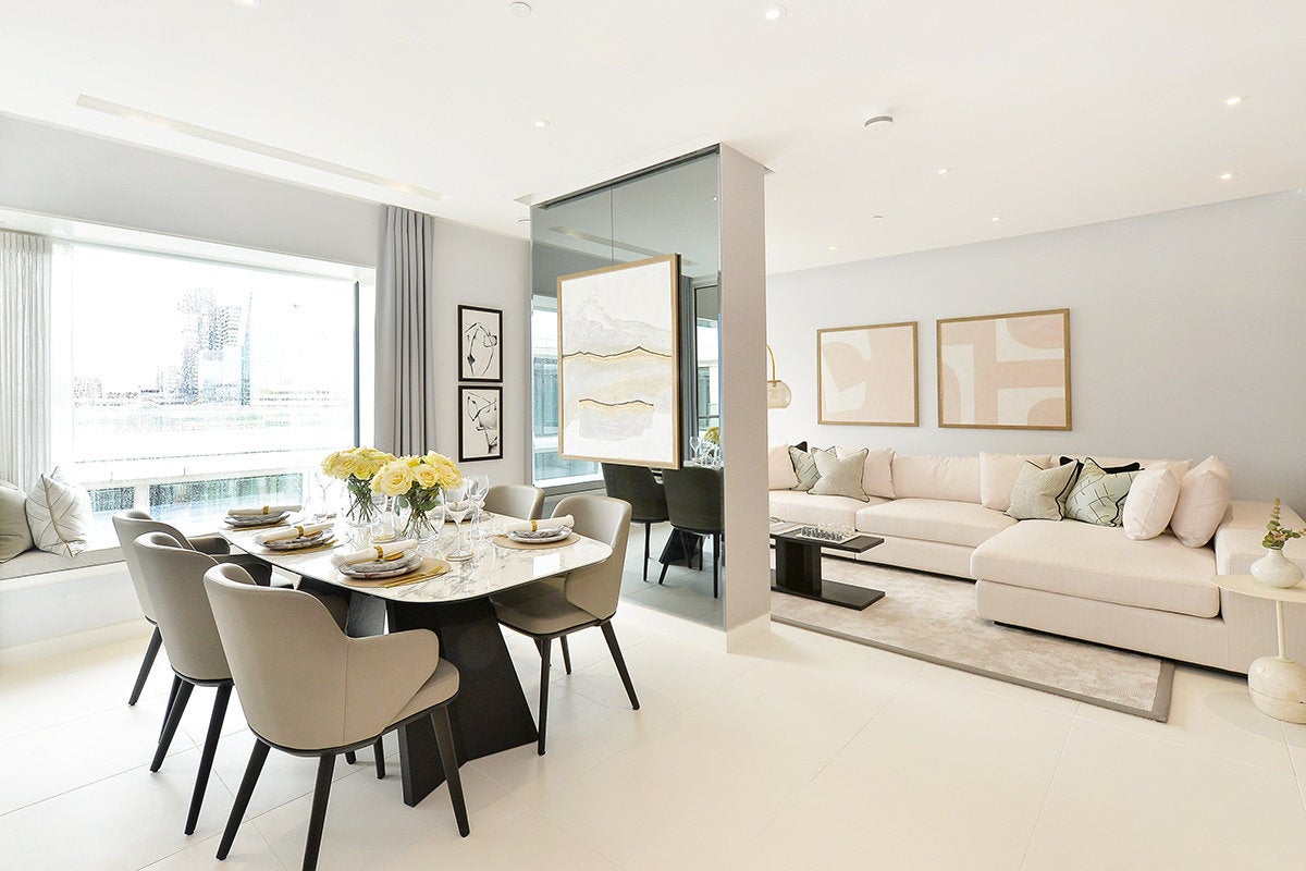 Flat Sugar Quay Walk in City of London