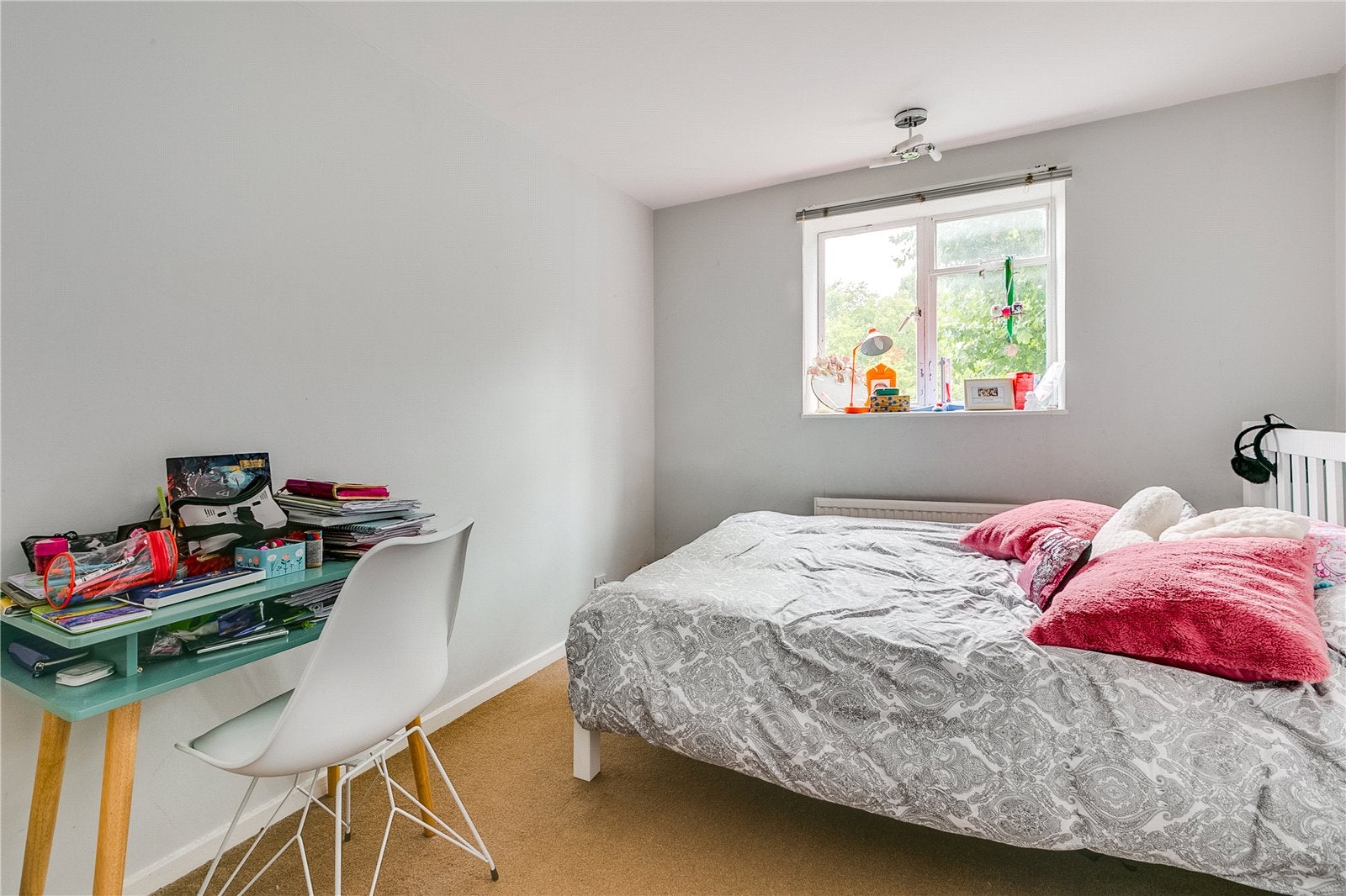 Flat Ladbroke Road in Greater London