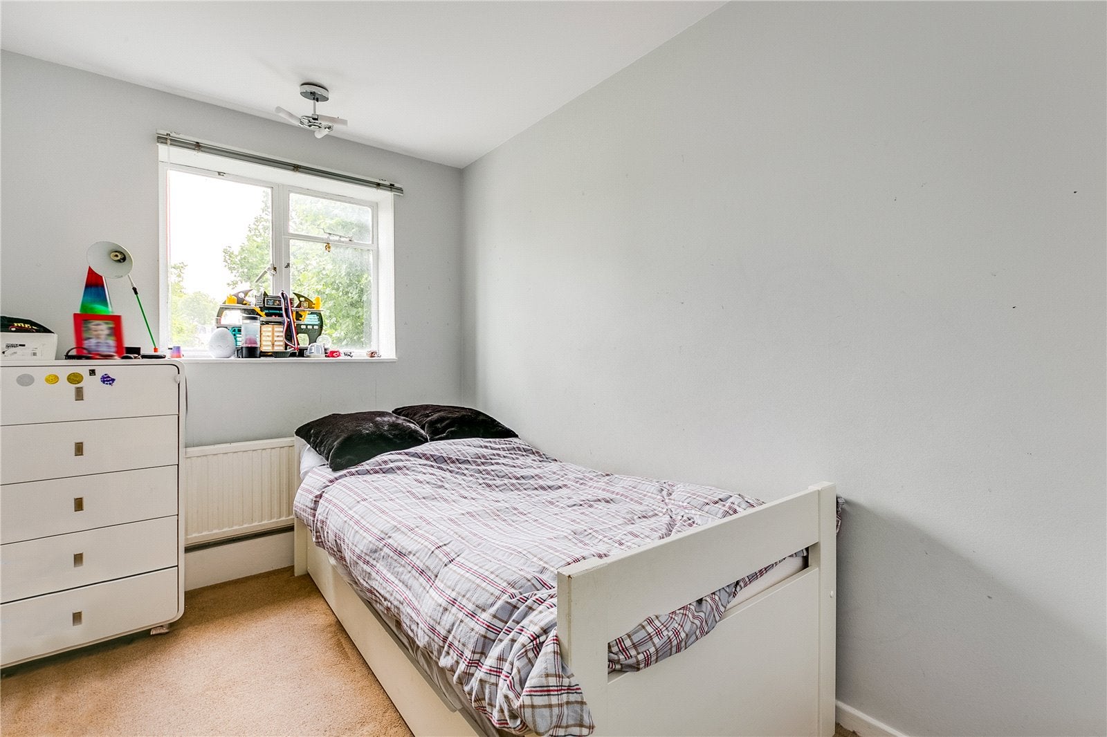 Flat Ladbroke Road in Greater London
