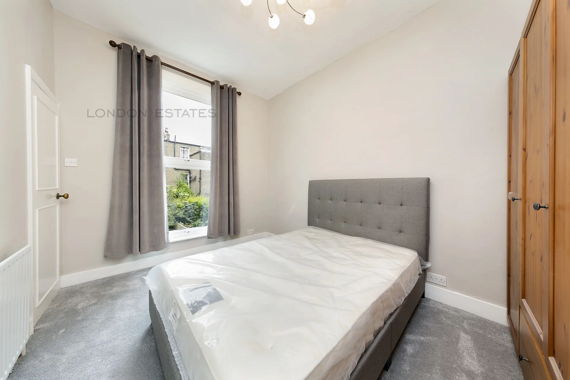 Flat Halford Road in Greater London