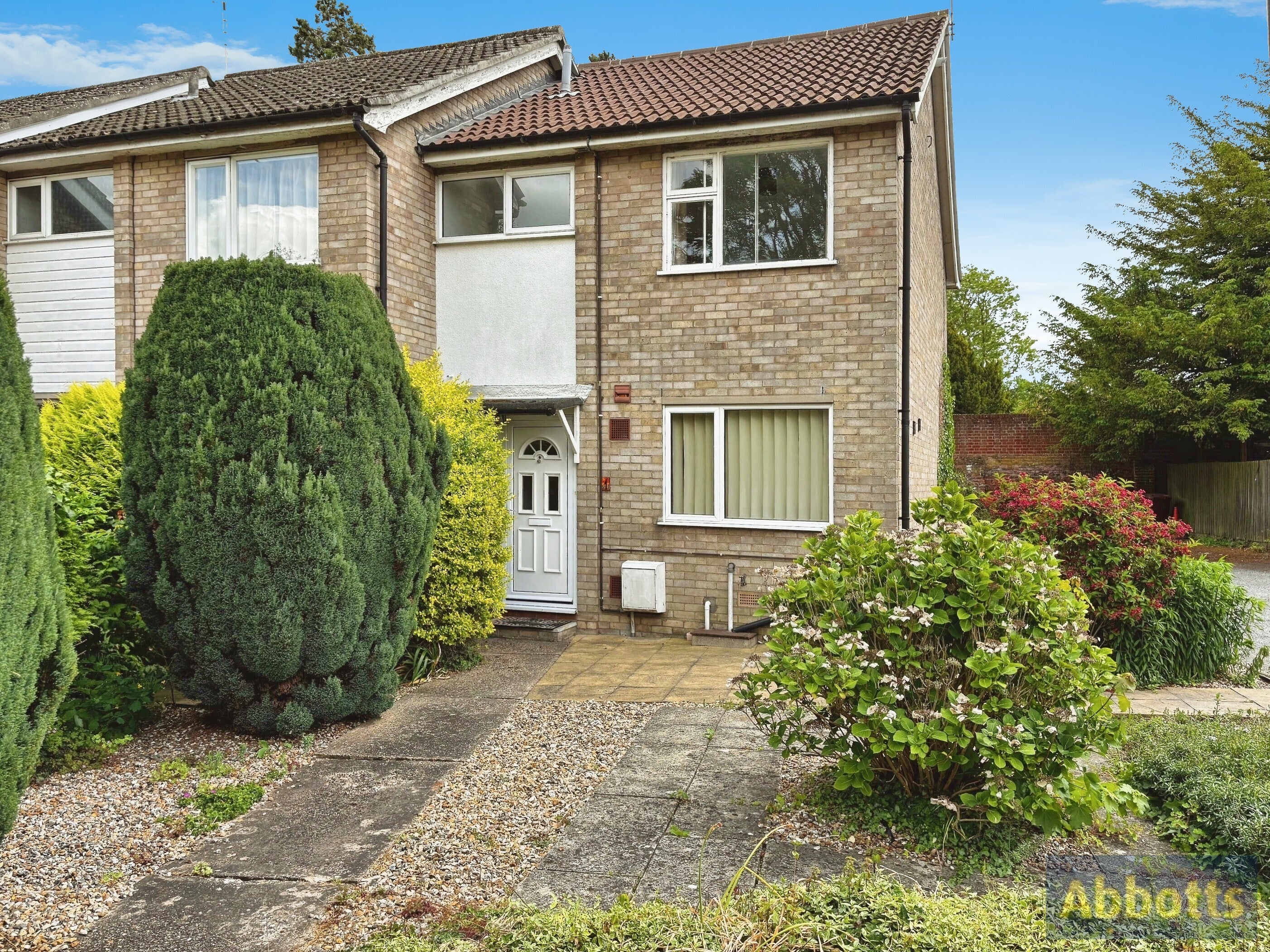House Pickwick Crescent in West Suffolk