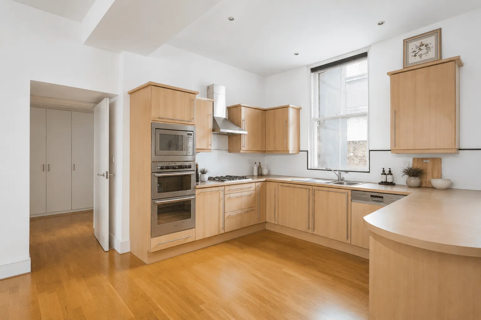 Flat Shaftesbury Avenue in City of Westminster