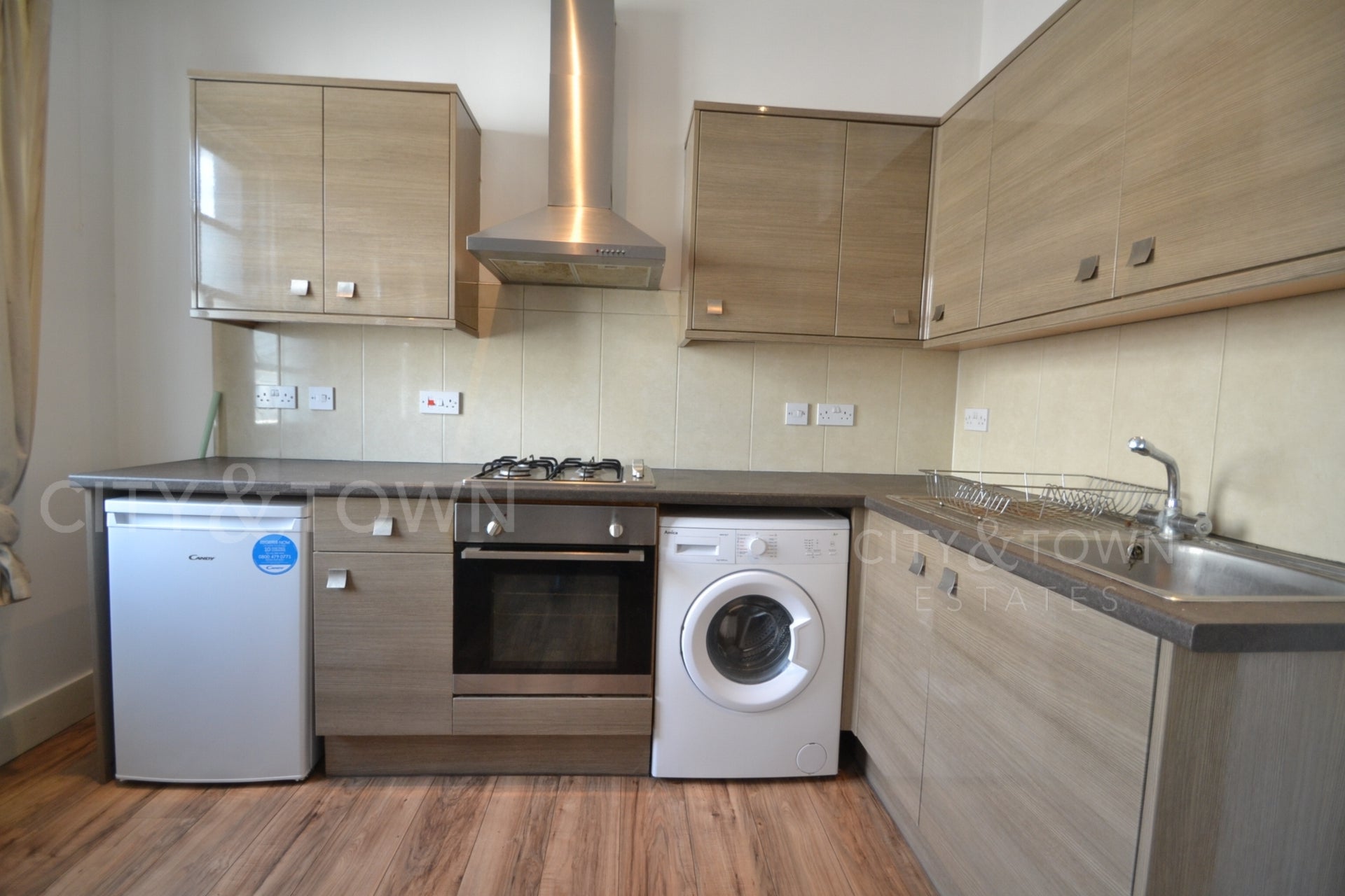 Flat Lordship Road in Greater London
