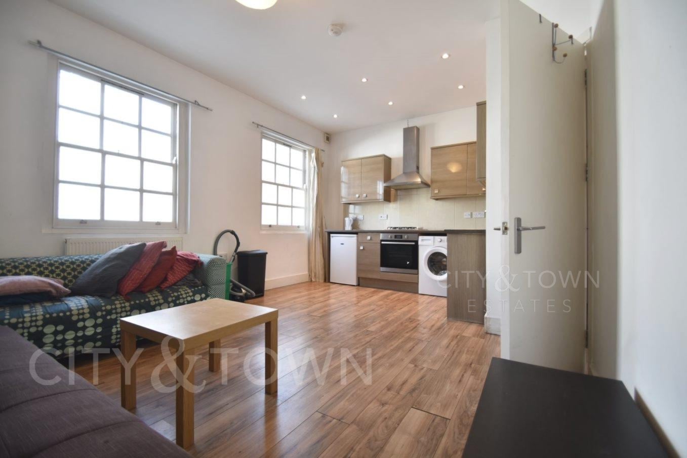 Flat Lordship Road in Greater London