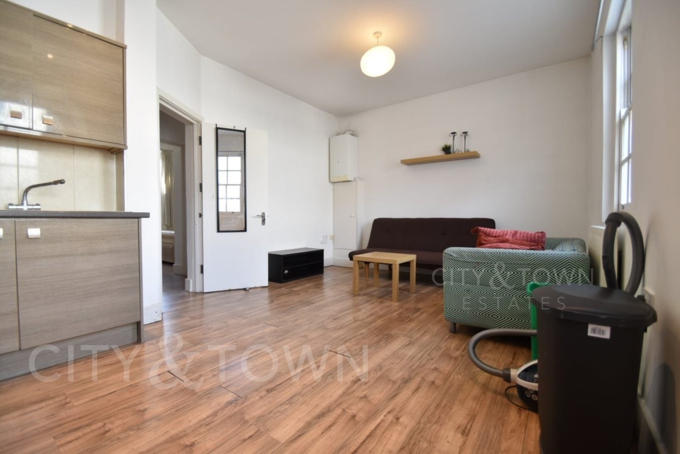 Flat Lordship Road in Greater London