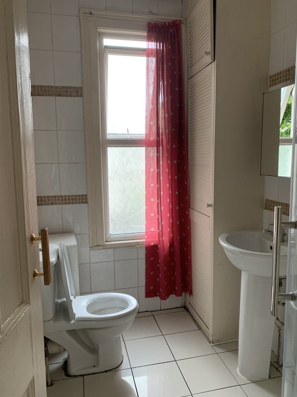 Room Francis Road in Greater London