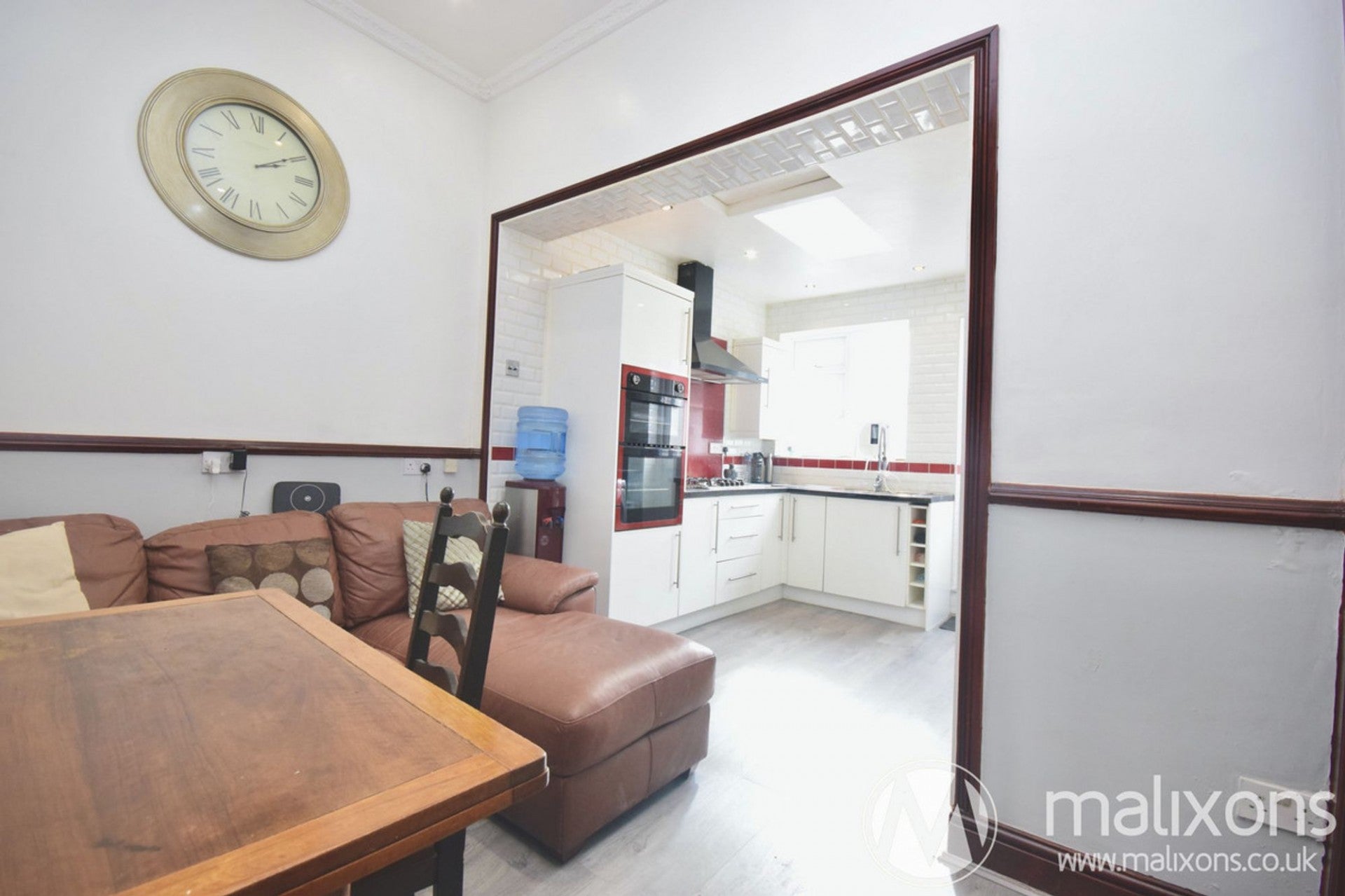 House Brightwell Crescent in Greater London