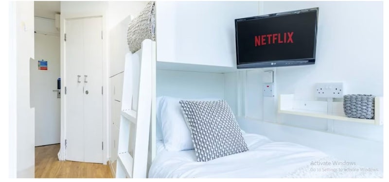 Room King's Road in Greater London