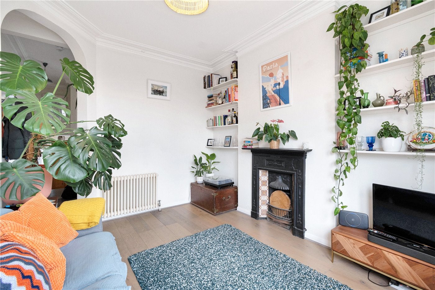 Flat Hillcourt Road in Greater London