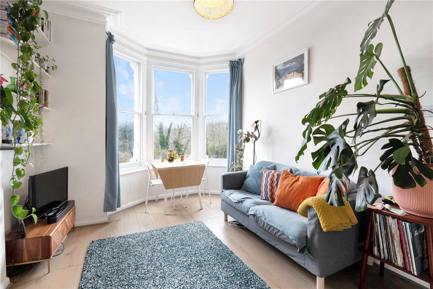Flat Hillcourt Road in Greater London