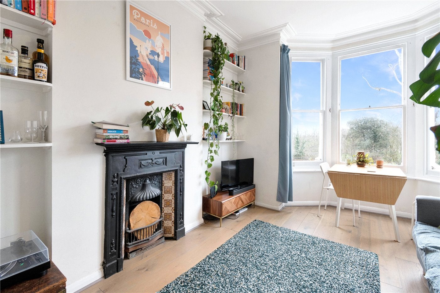 Flat Hillcourt Road in Greater London