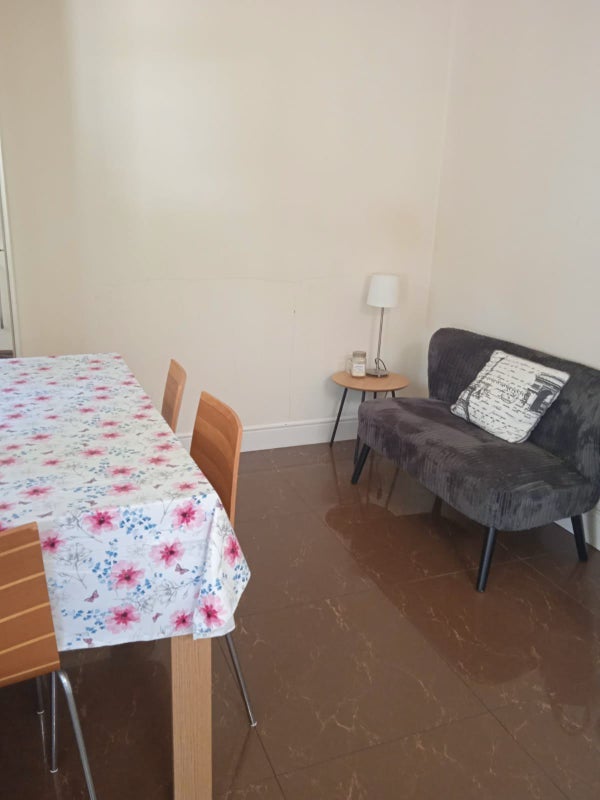 Room Daffodil Street in Greater London