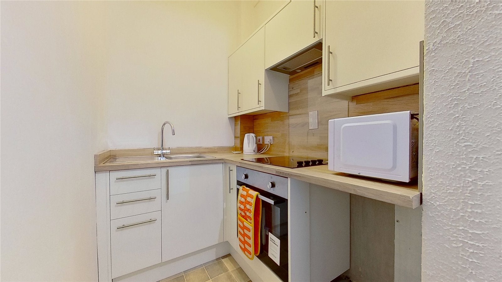 Flat Yeaman Place in City of Edinburgh