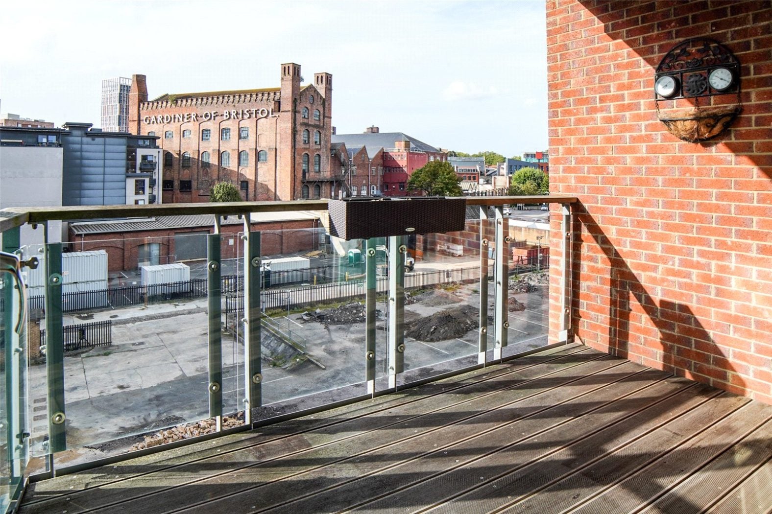 Flat Sweetman Place in Bristol