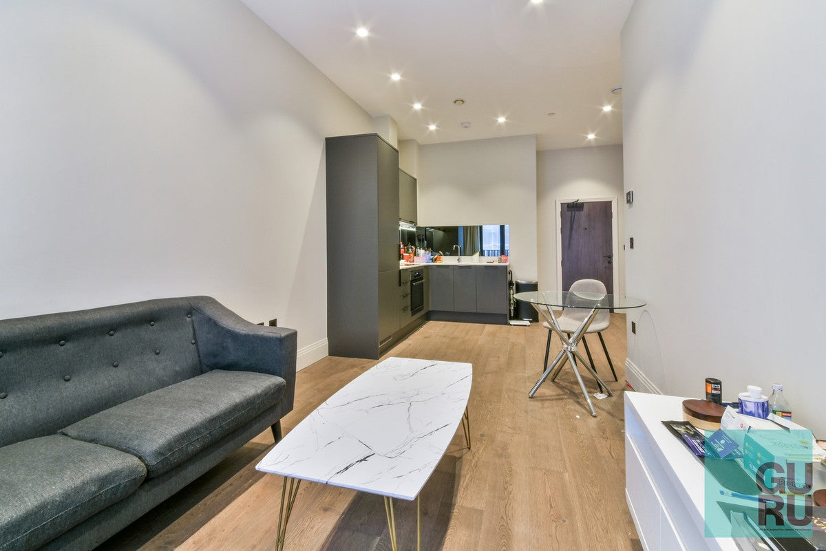 Flat Selsdon Way in Greater London