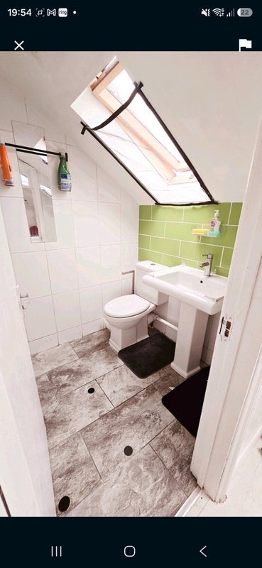 Room Mitcham Road in Greater London