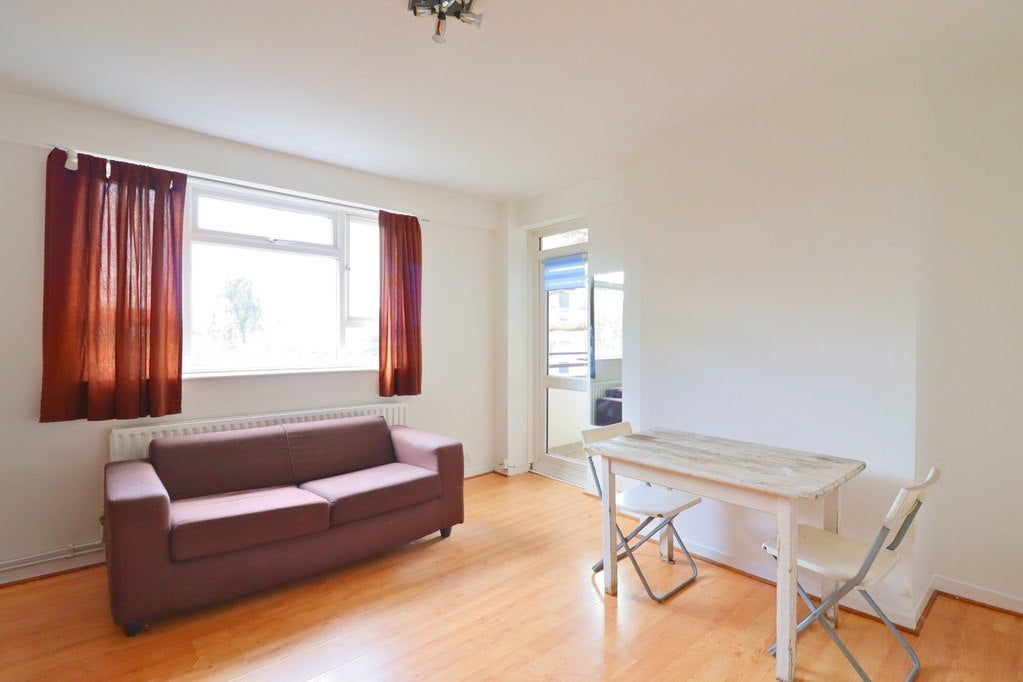 Flat Kingston Hill in Greater London