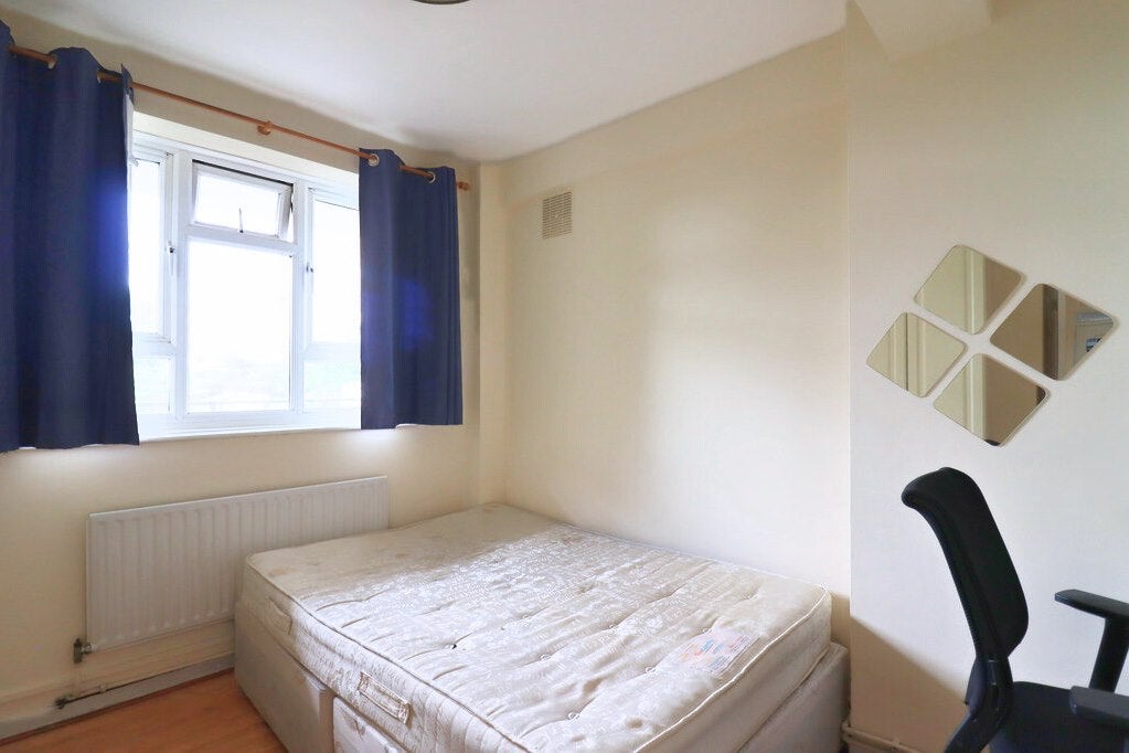 Flat Kingston Hill in Greater London